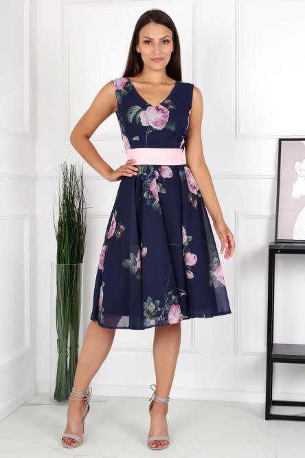 بيع الملابس النسائية والشبابية بالجملة لجميع الأعمار من شركة مصنعة في بولندا